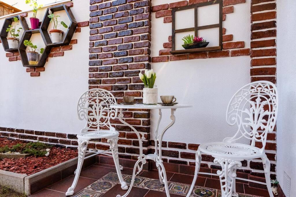 Villa Cozy House With Nice Garden In Heart Of City Center à Cluj-Napoca Extérieur photo